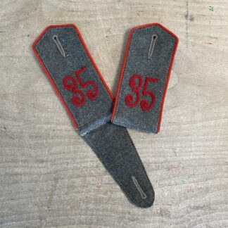 A pair of early-war shoulder boards for Infanterie-Regiment Nr. 35